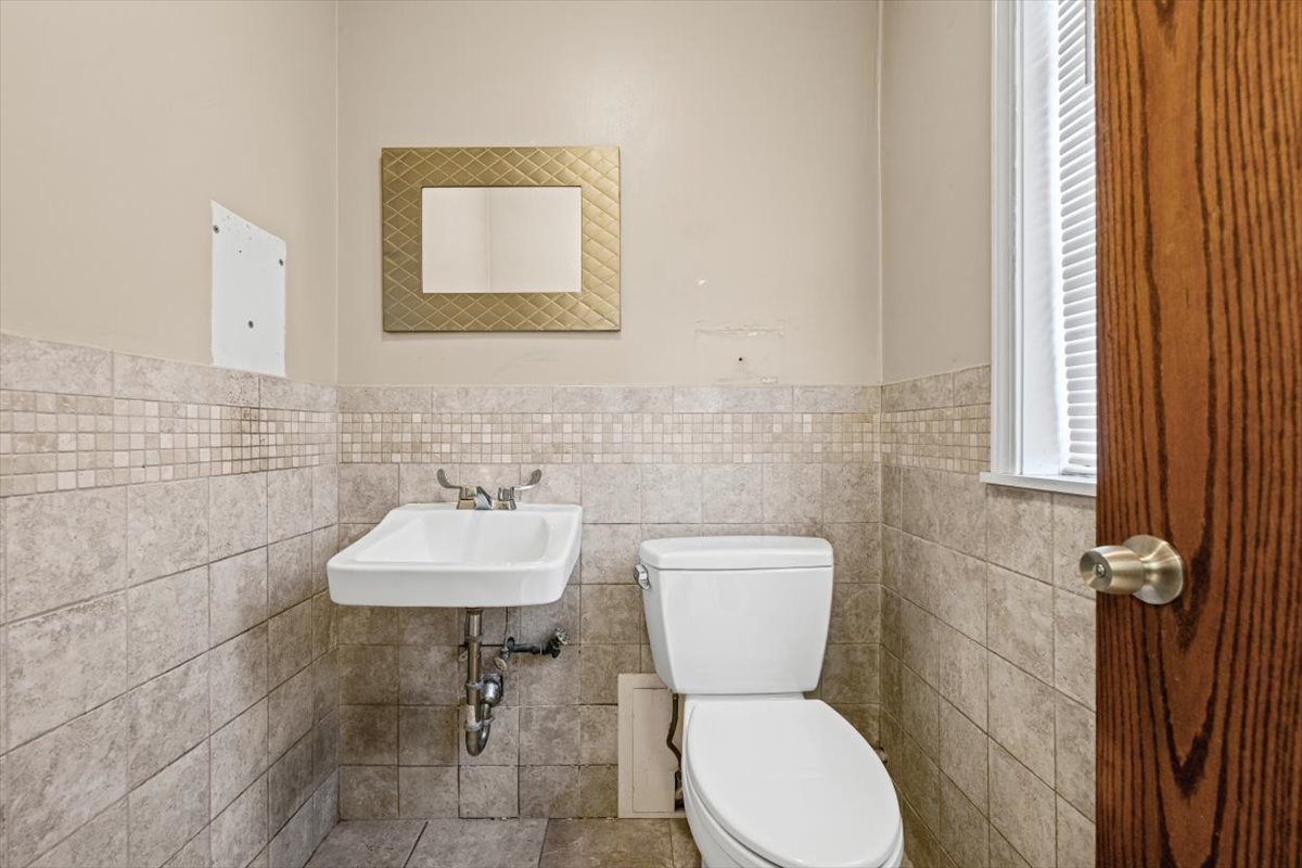 7642 W Touhy Avenue Property Photo 25
