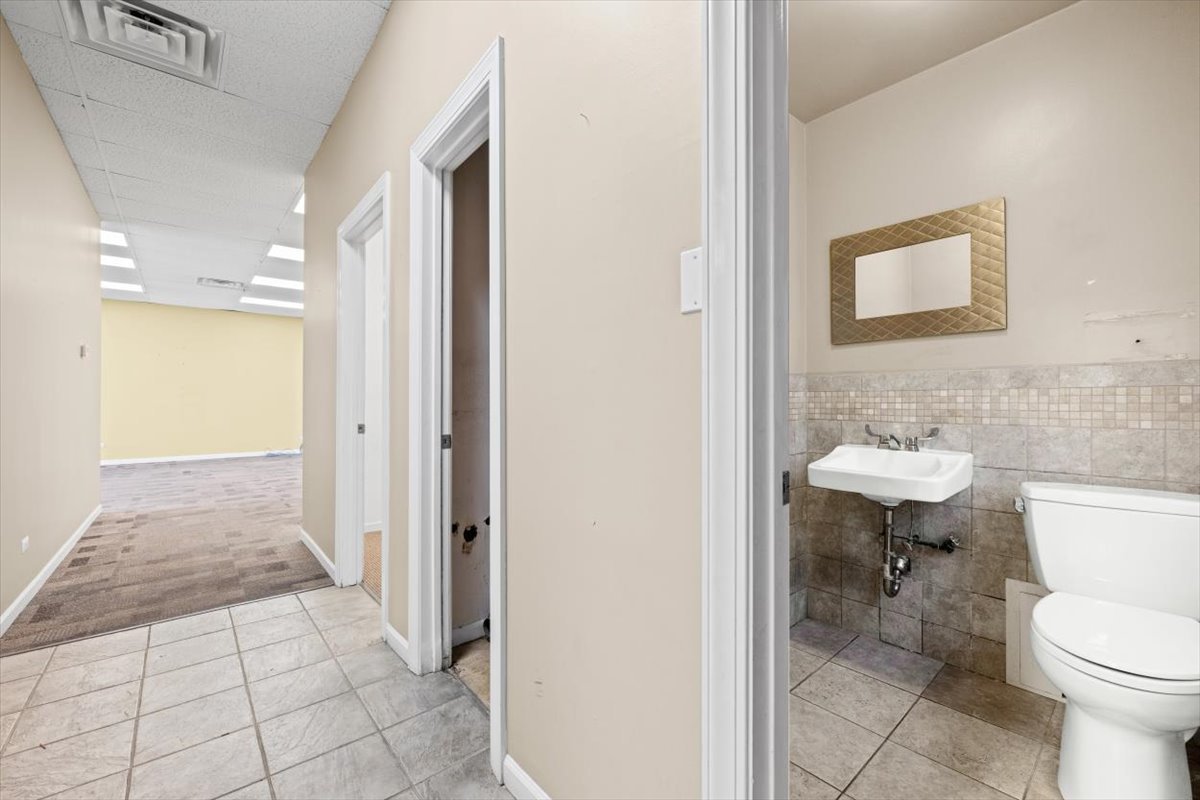 7642 W Touhy Avenue Property Photo 26