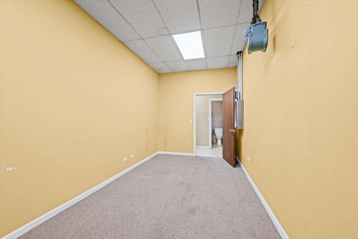 7642 W Touhy Avenue Property Photo 28