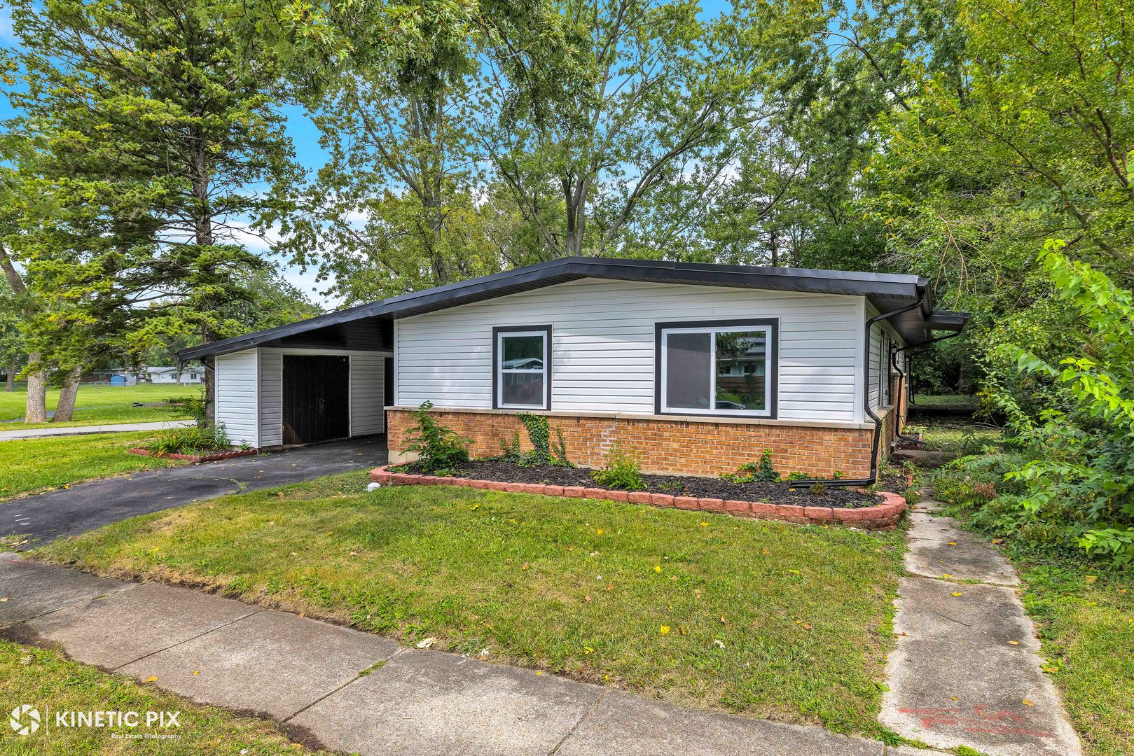 443 Shabbona Drive Property Photo 1