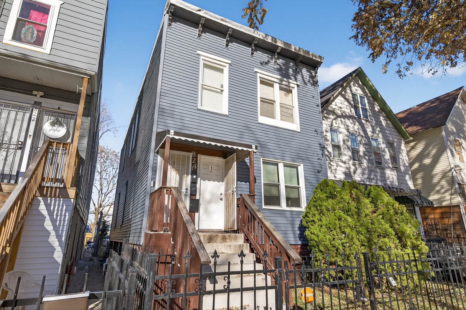 824 E 89th Place Property Photo 2