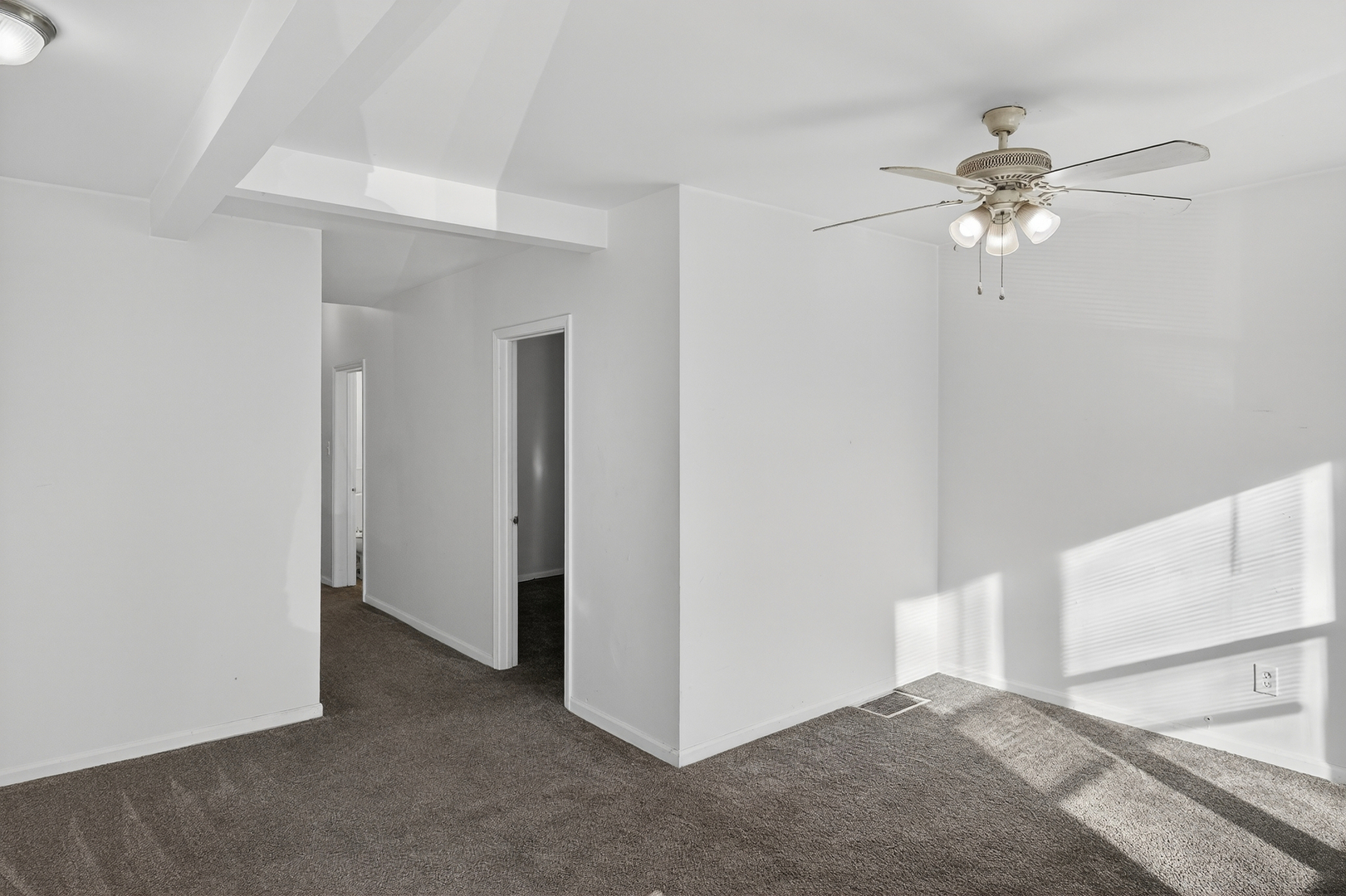 824 E 89th Place Property Photo 6