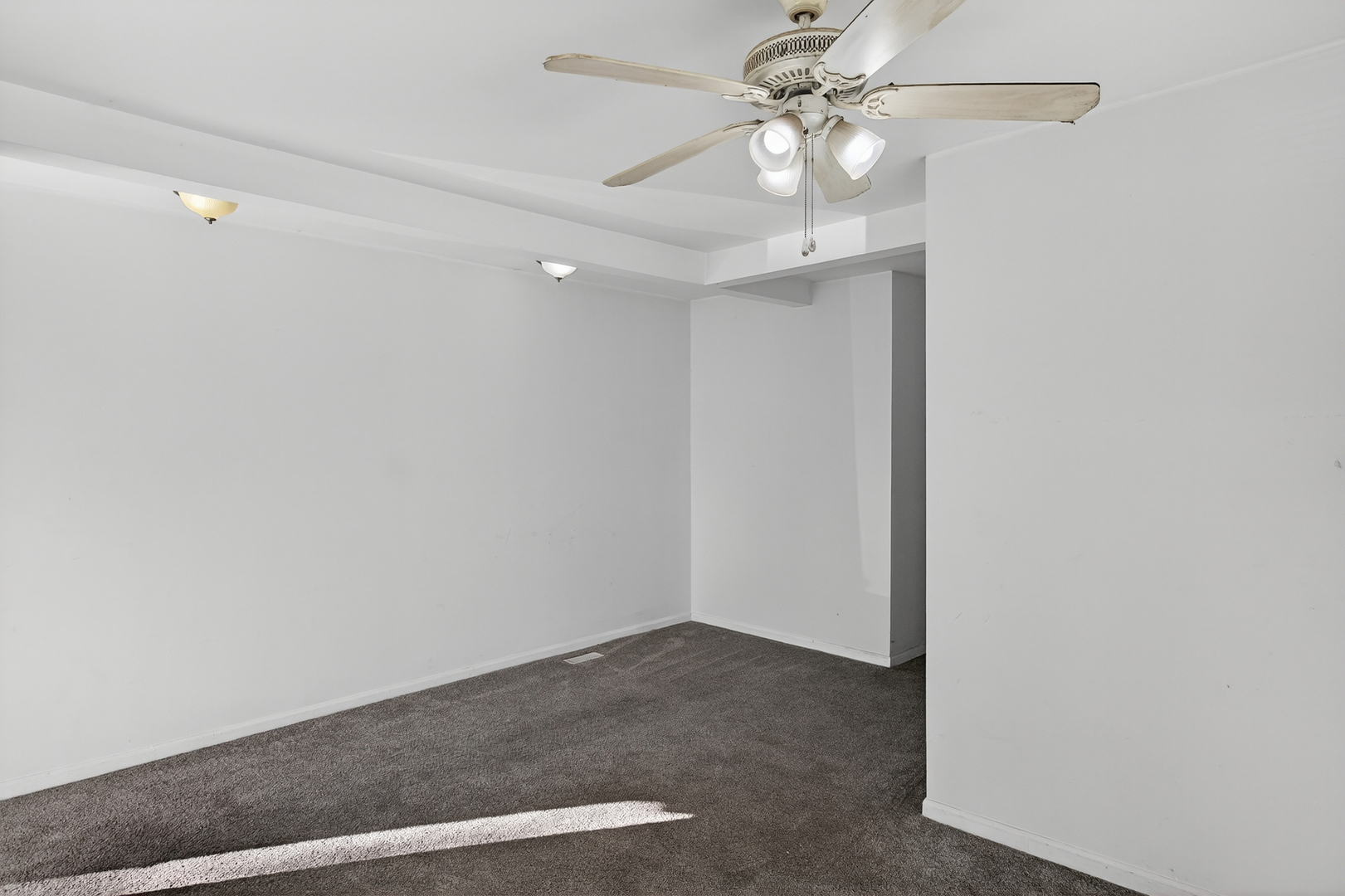 824 E 89th Place Property Photo 8