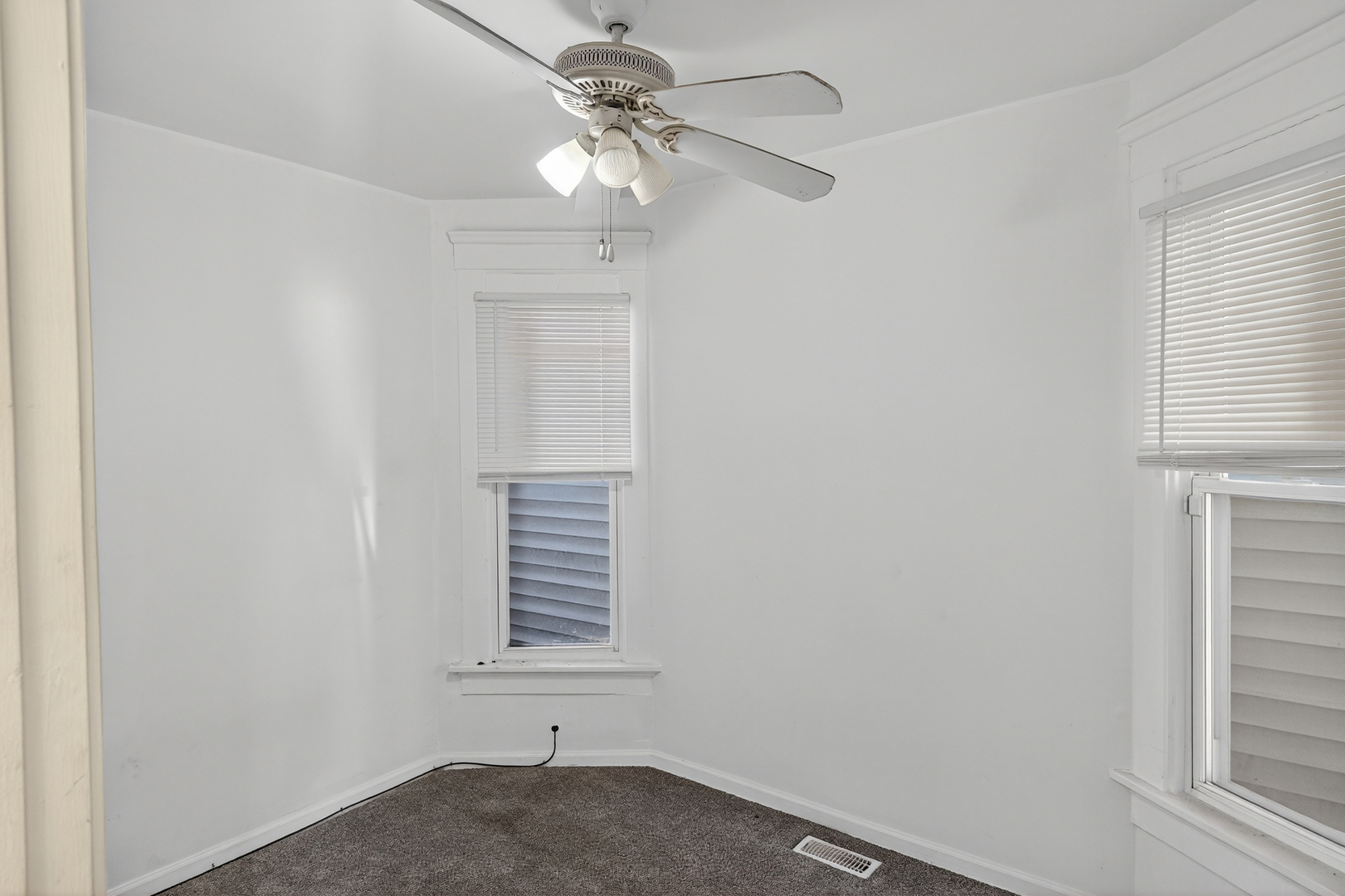 824 E 89th Place Property Photo 9