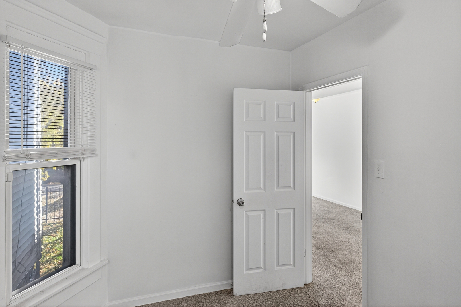 824 E 89th Place Property Photo 11