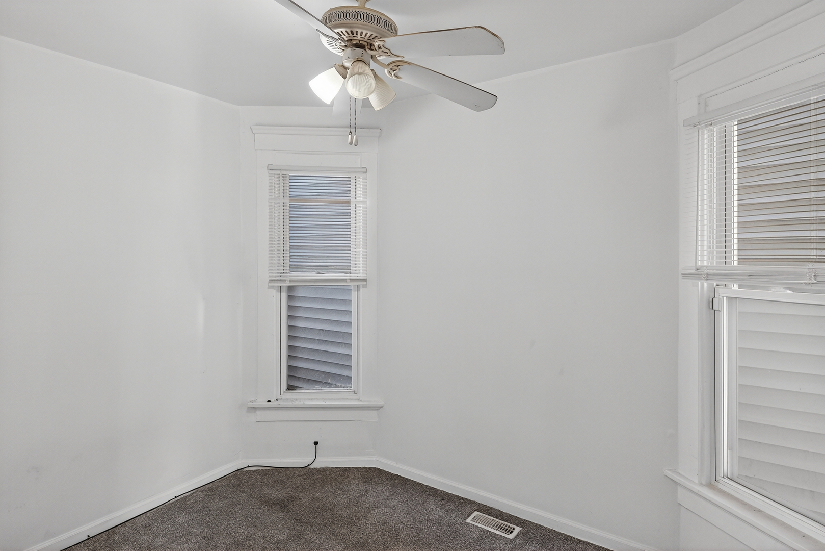 824 E 89th Place Property Photo 12