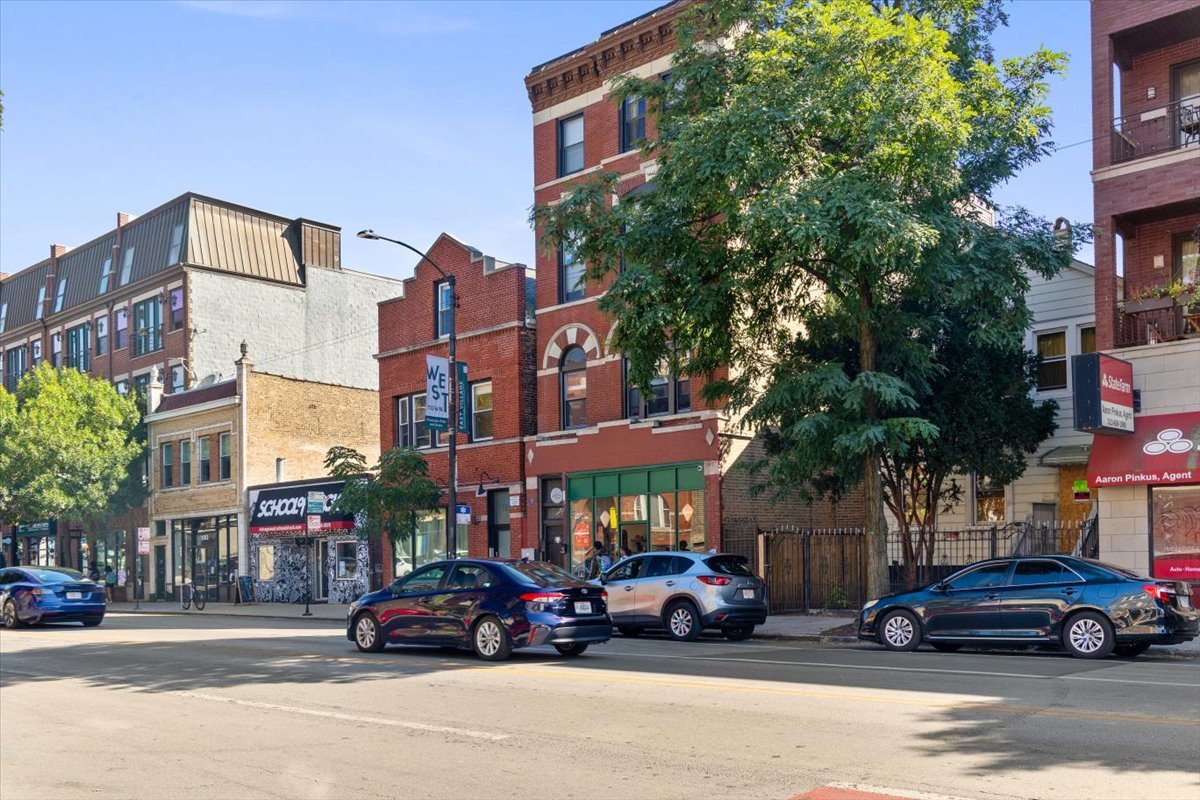 1921 W Chicago Avenue Property Photo 3