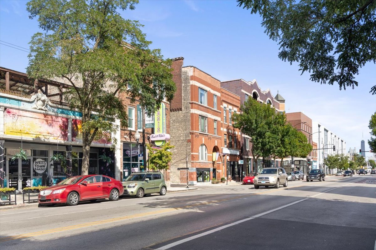 1921 W Chicago Avenue Property Photo 11