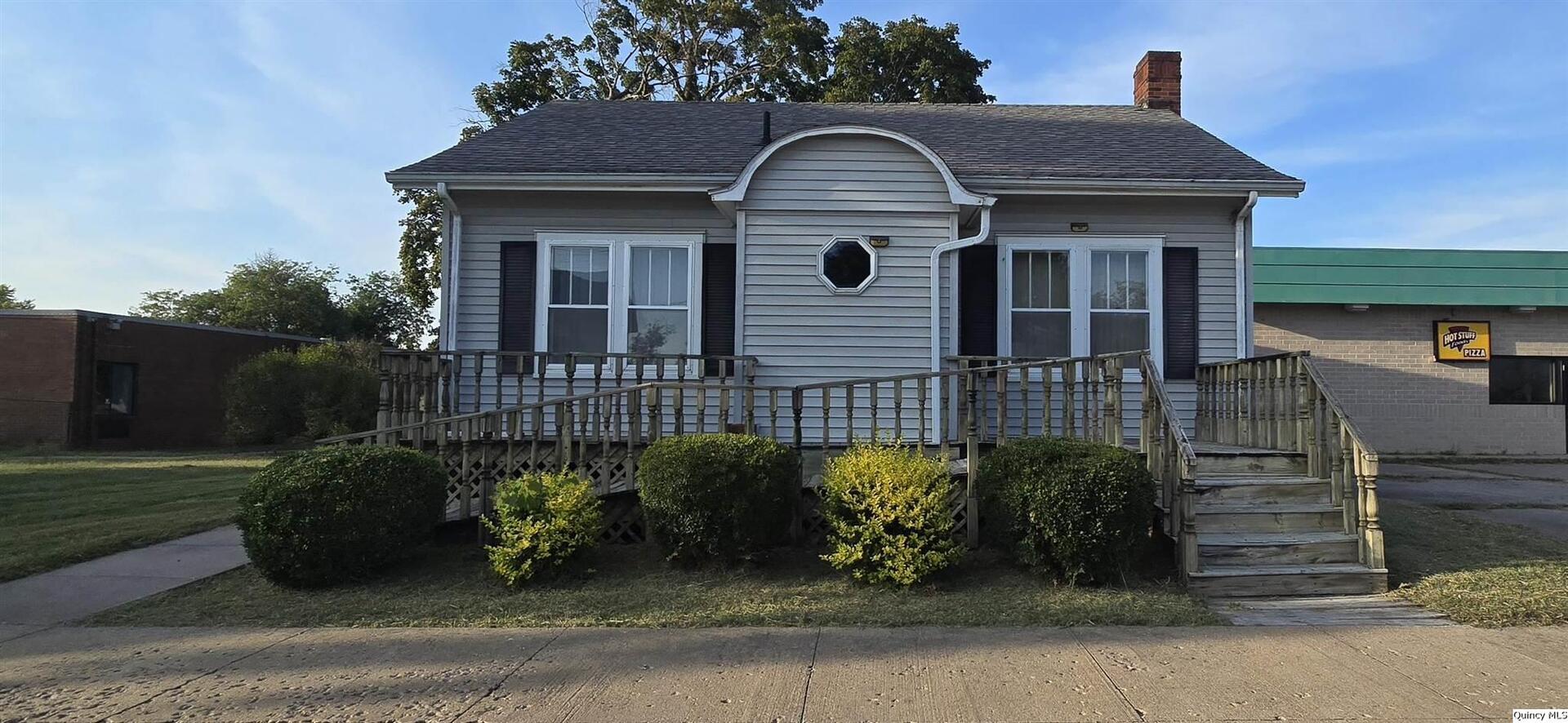 202 W Main St Property Photo 1