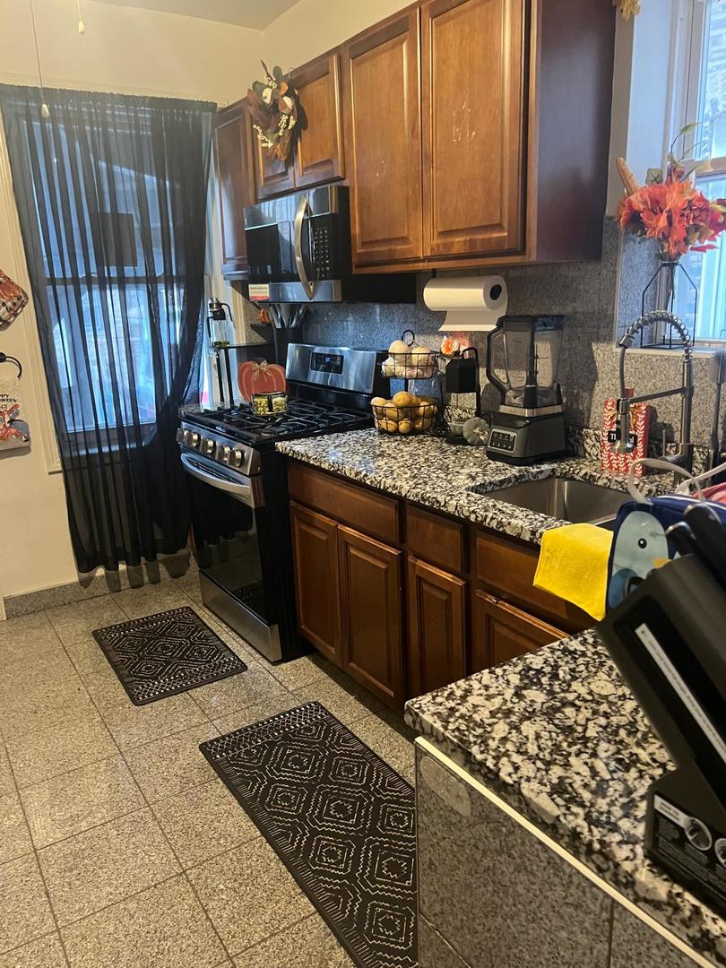 6155 S Whipple Avenue Property Photo 4