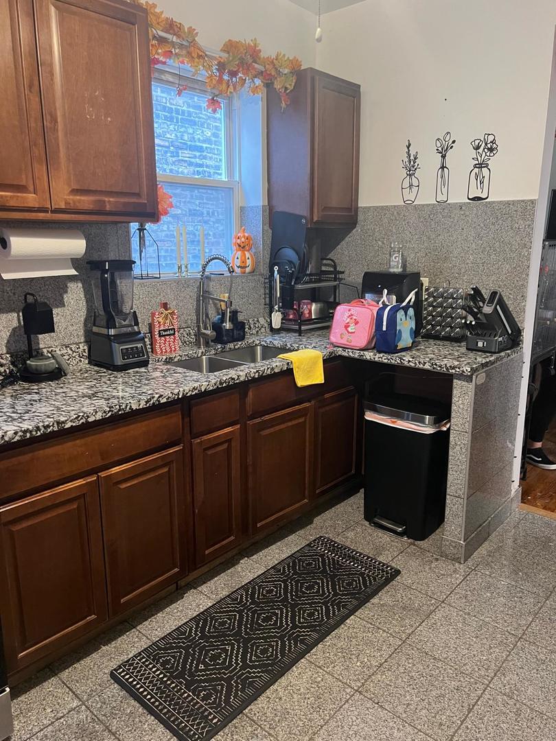 6155 S Whipple Avenue Property Photo 5