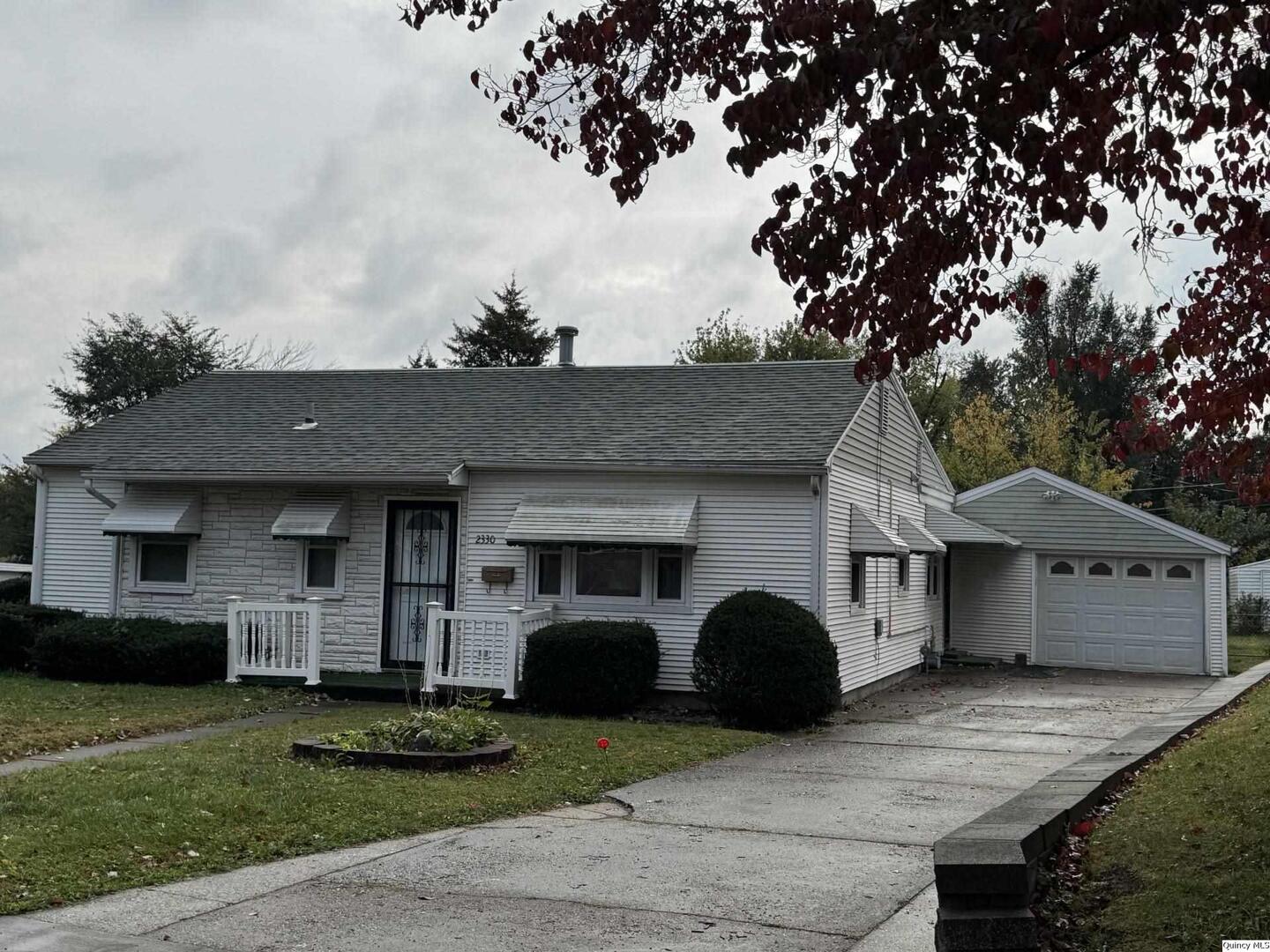 2330 Quincy Ave Property Photo 1