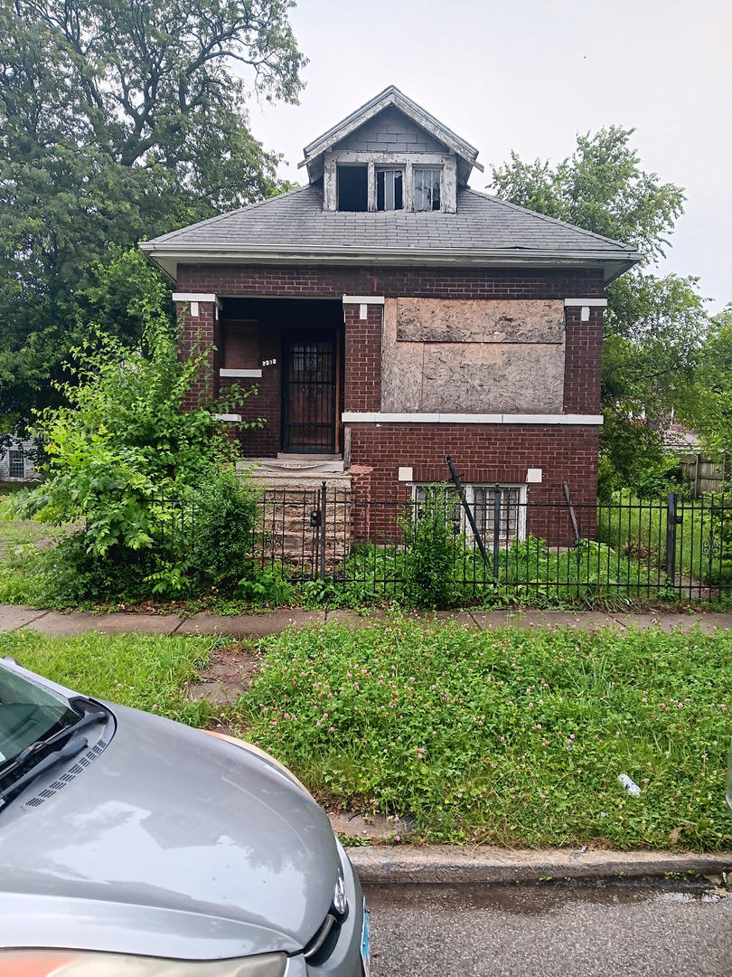 7339 S Peoria Street Property Photo 1