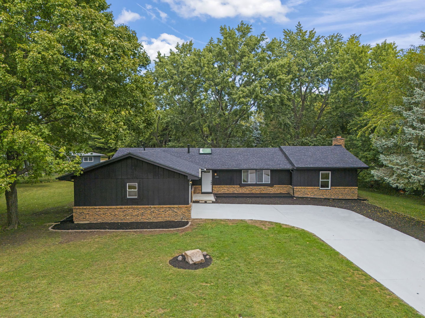 24726 W Pleasant Court Property Photo 1