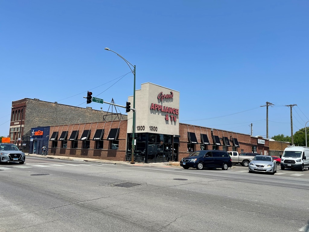1300 W North Avenue Property Photo 1