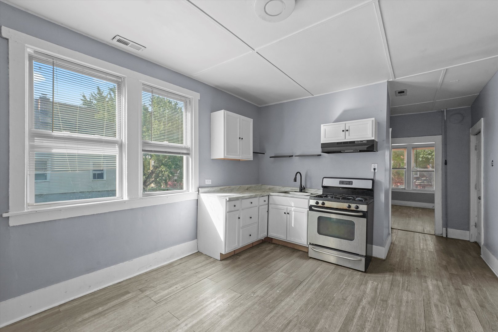 1513 S Komensky Avenue Property Photo 3