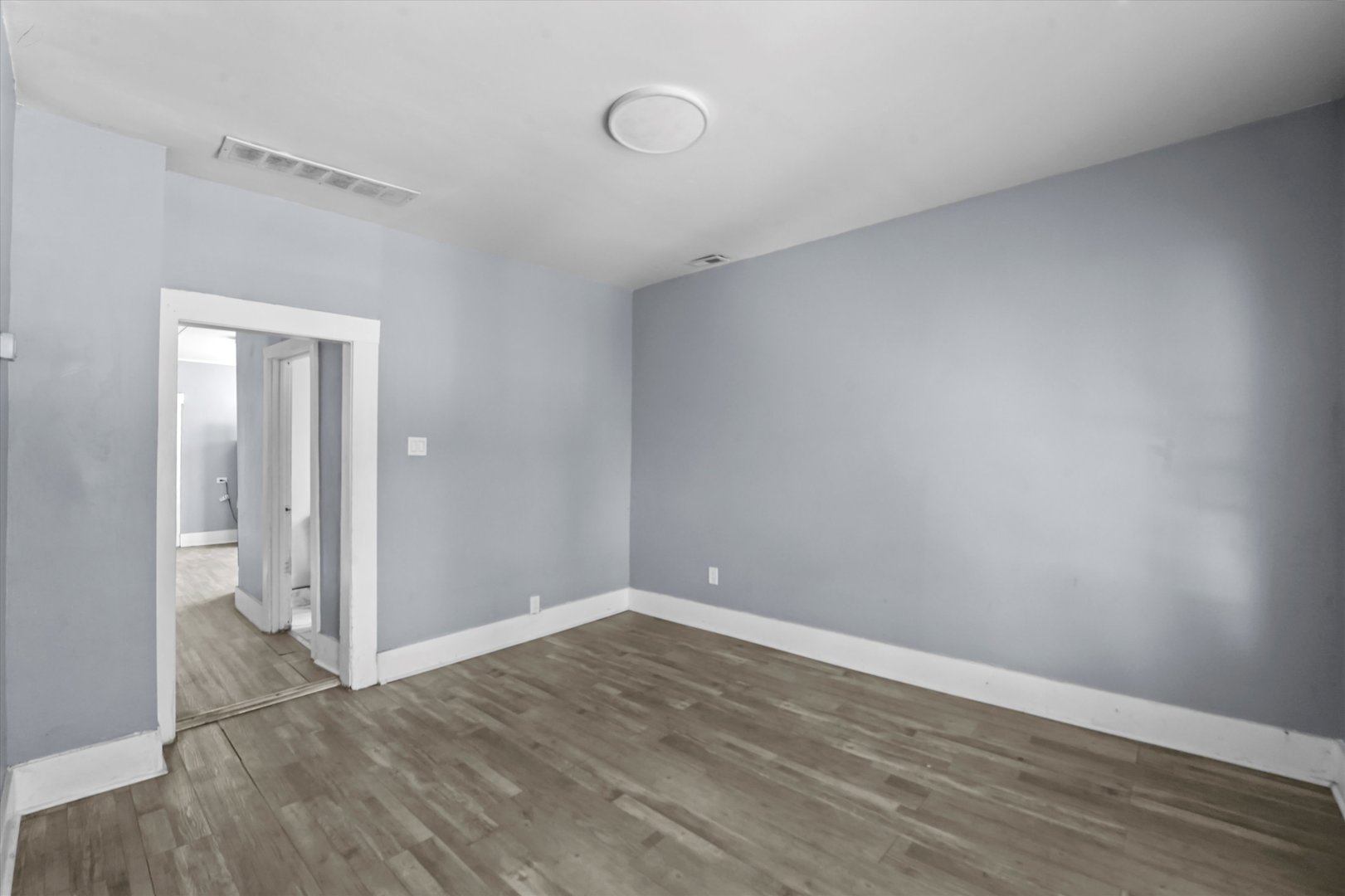 1513 S Komensky Avenue Property Photo 6