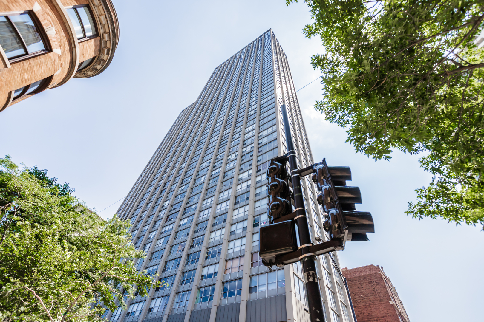 655 W IRVING PARK Road 1808 Property Photo 1