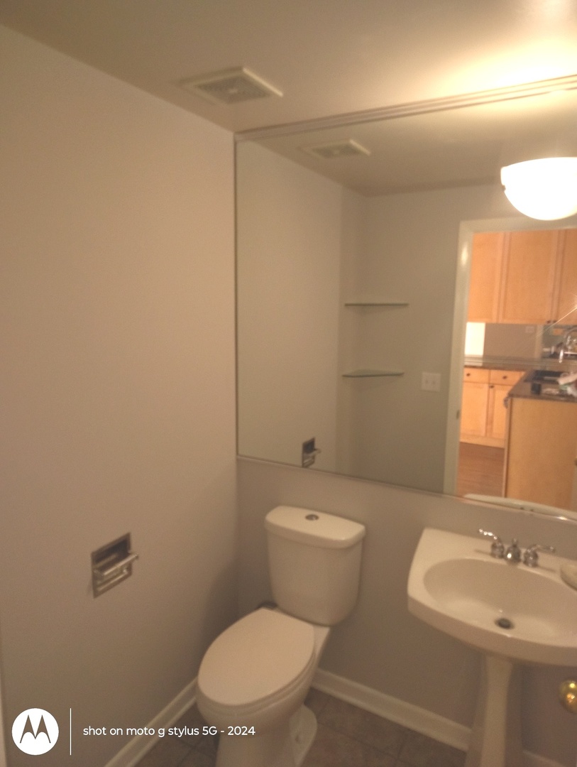 2367 E 70th Place 1a Property Photo 8
