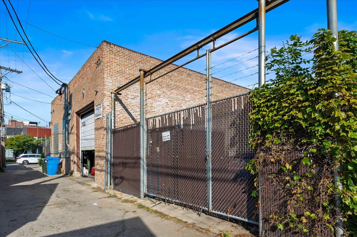 629 N Ashland Avenue Property Photo 10