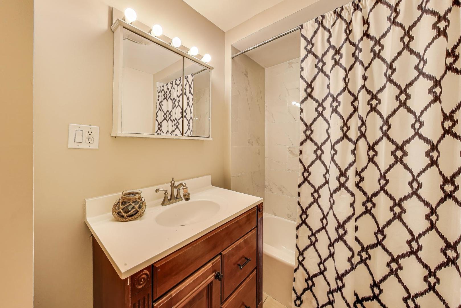 2134 N Keeler Avenue Property Photo 14