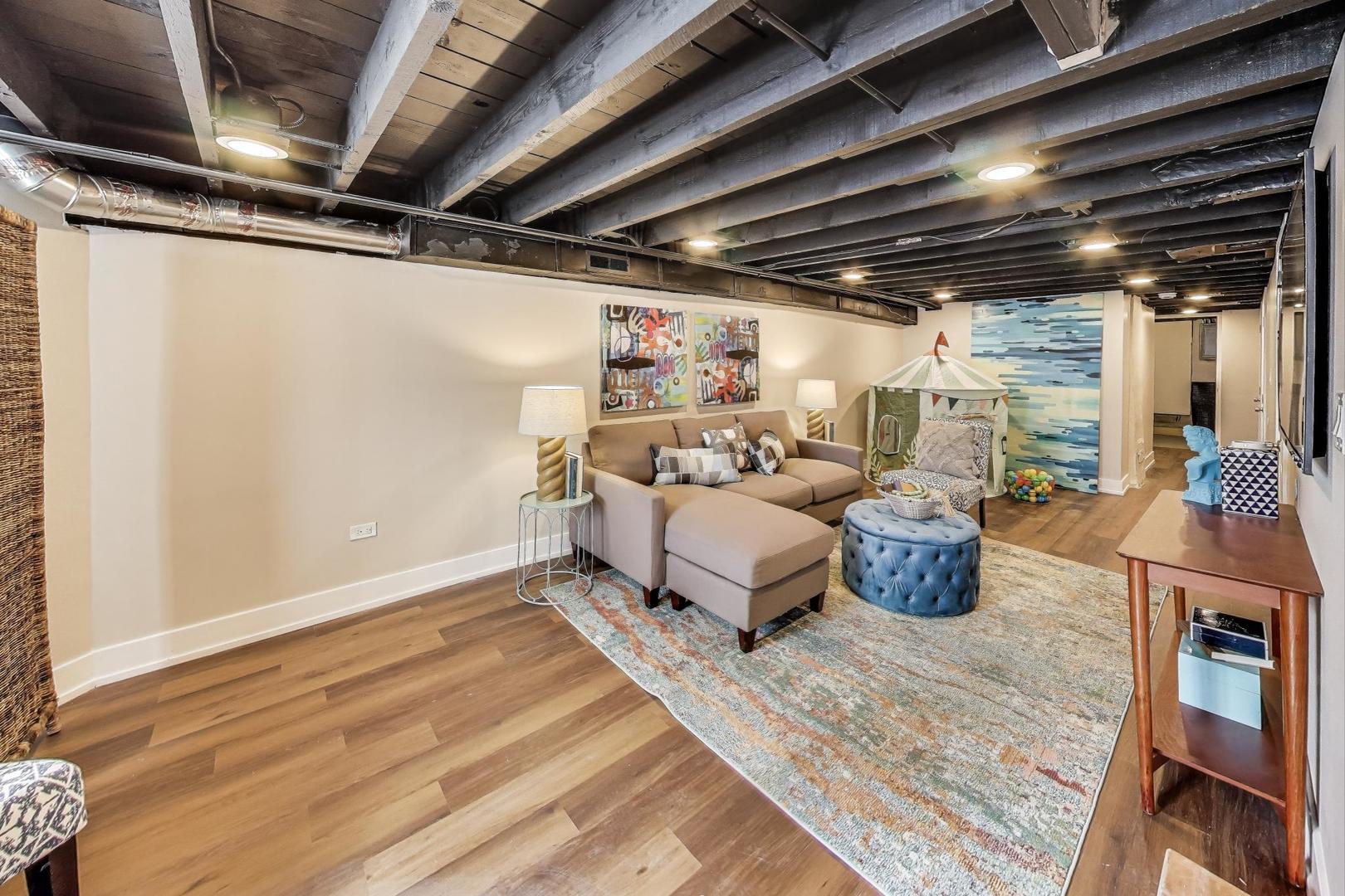 2134 N Keeler Avenue Property Photo 15