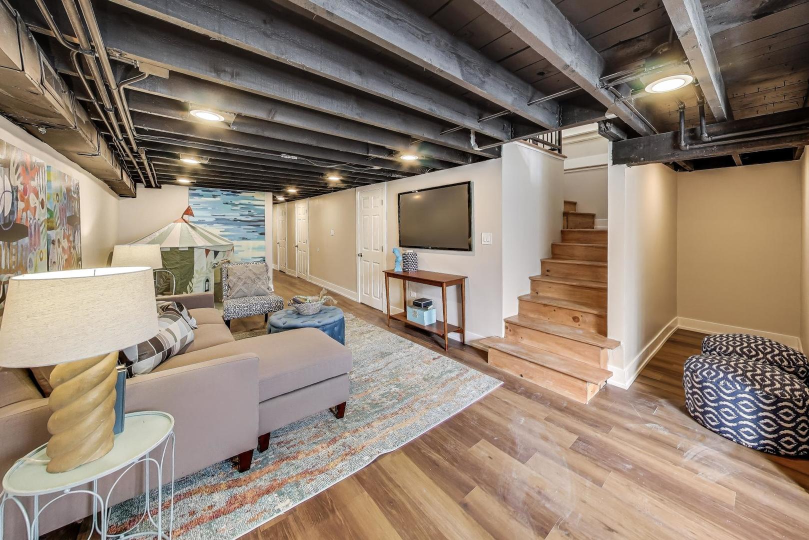 2134 N Keeler Avenue Property Photo 16