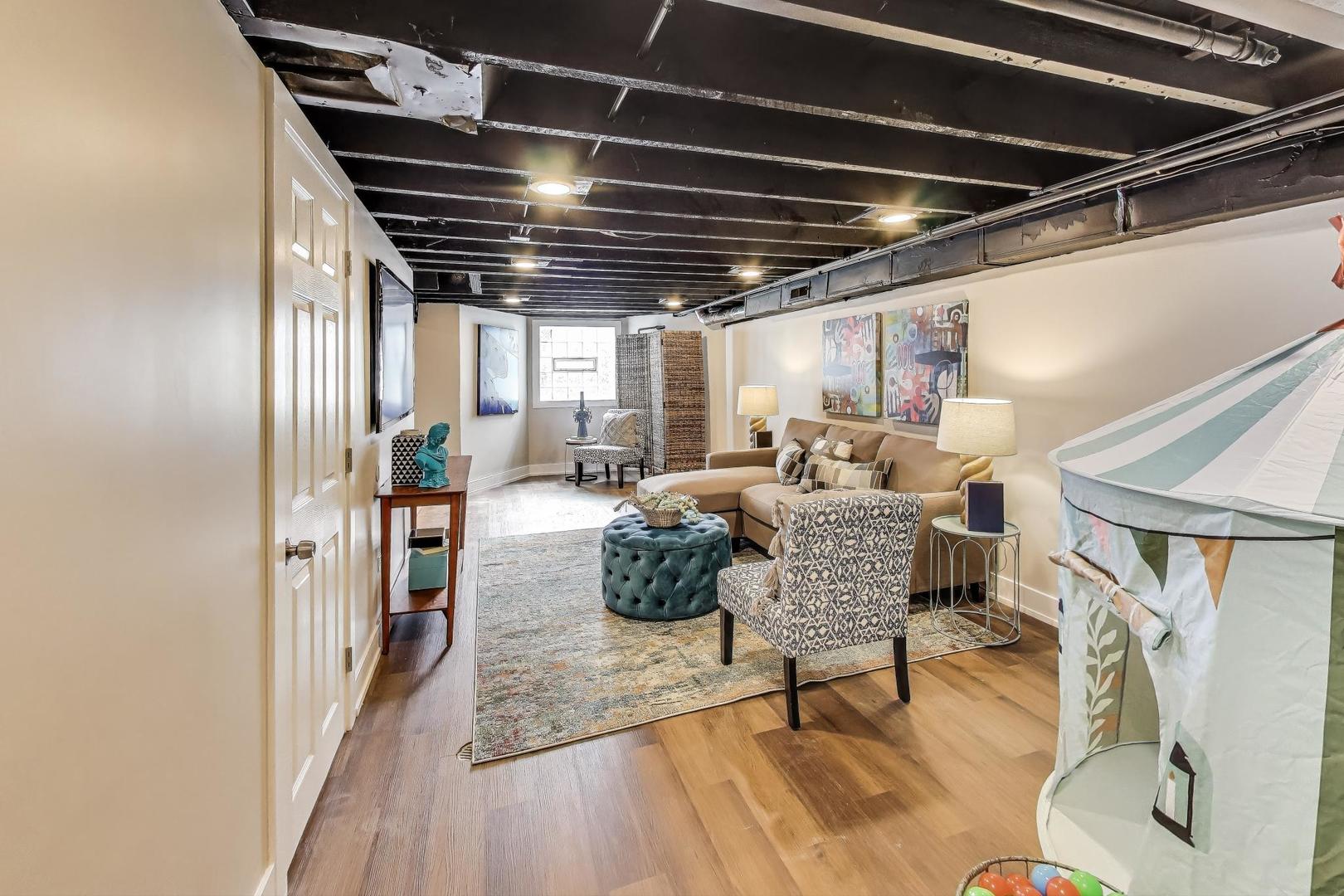 2134 N Keeler Avenue Property Photo 17