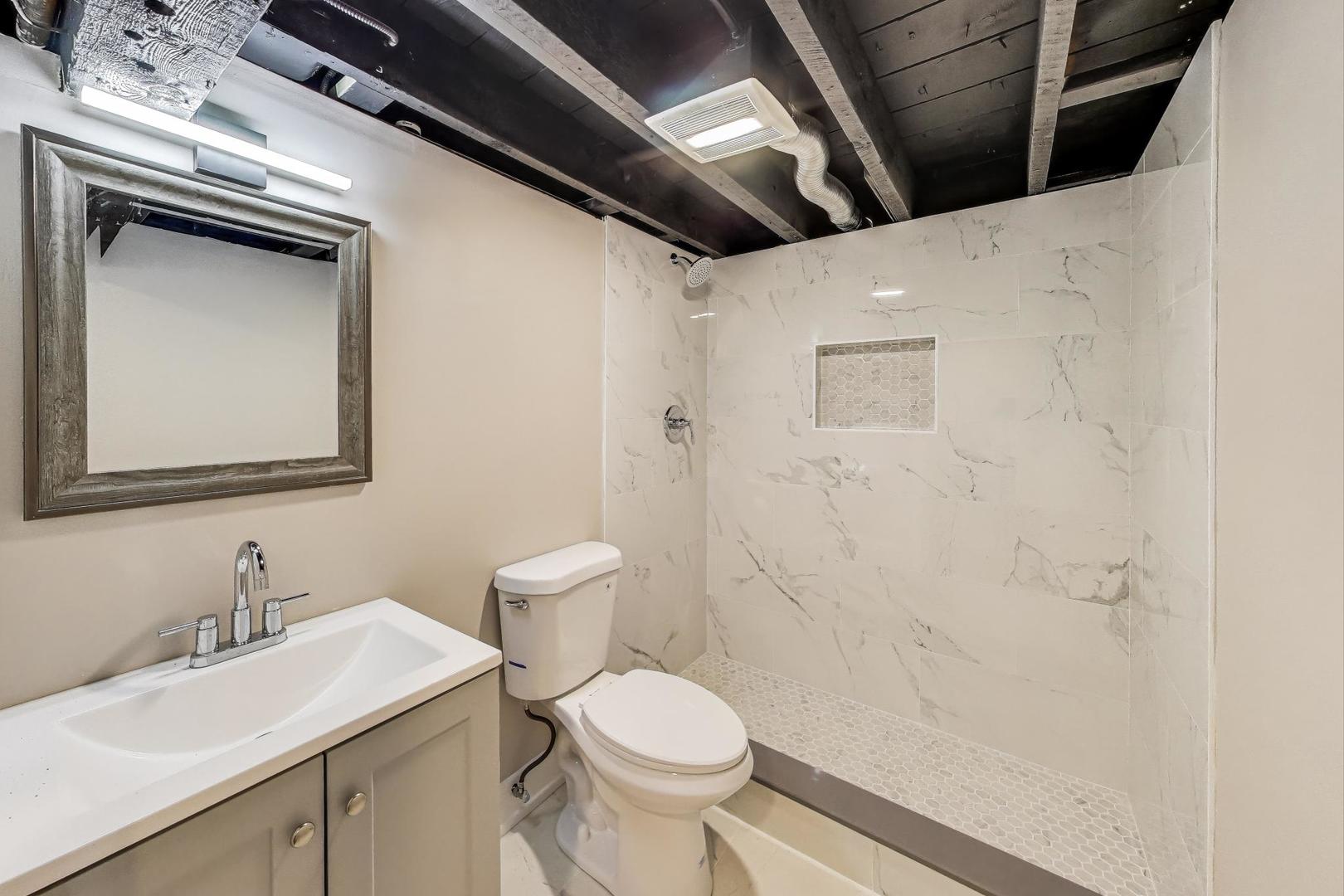 2134 N Keeler Avenue Property Photo 21