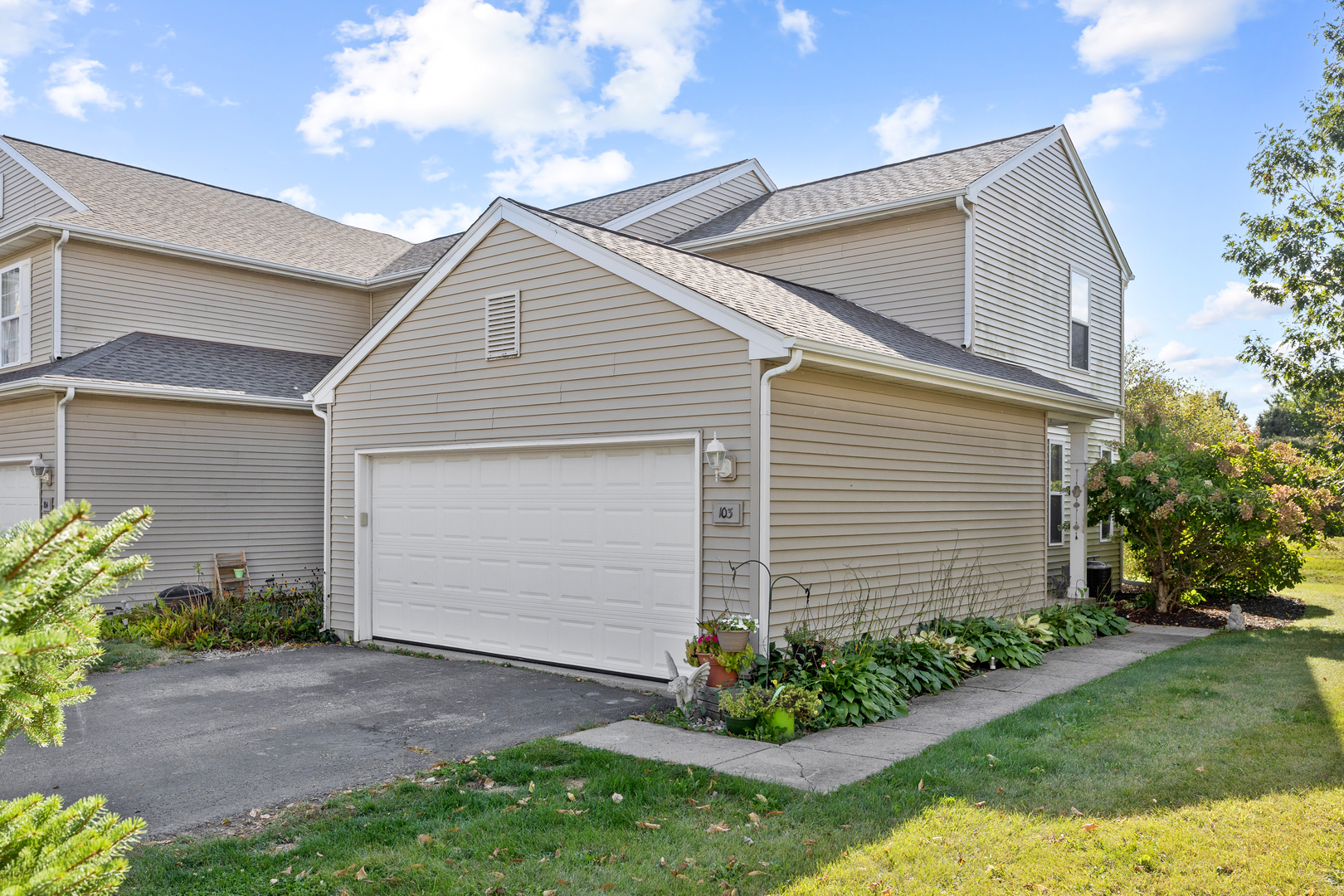 1400 Hunters Ridge Drive 103 Property Photo 1