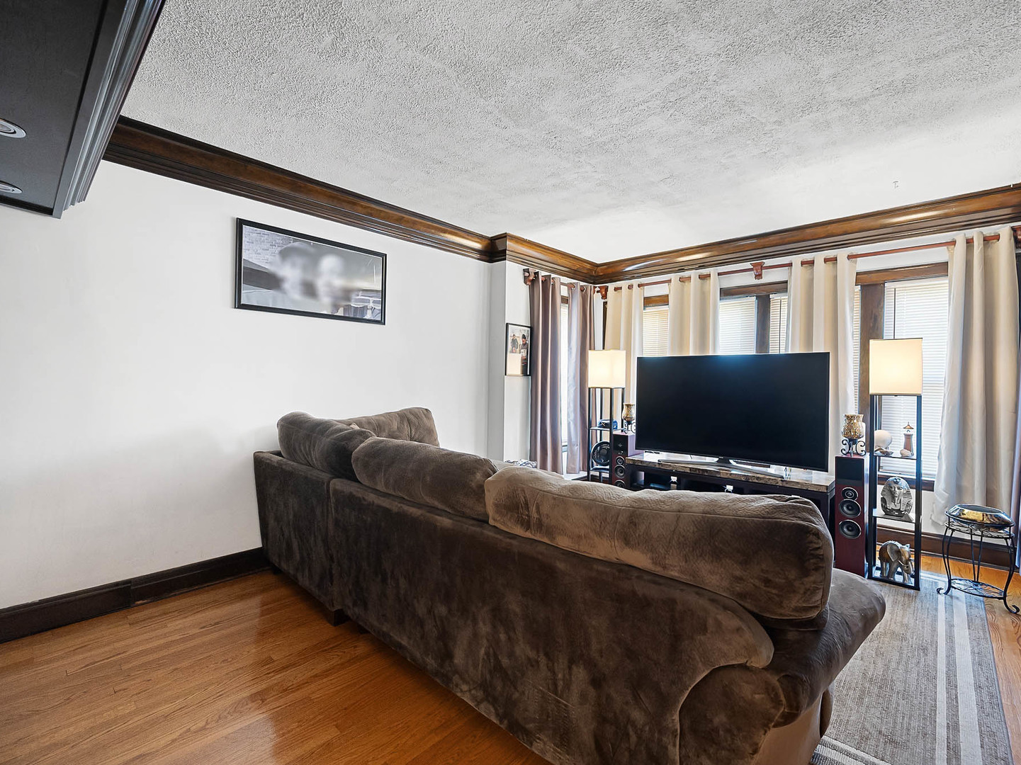 2529 Collins Street Property Photo 3