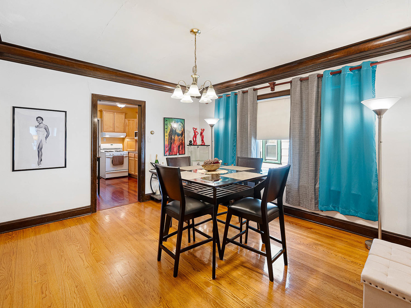 2529 Collins Street Property Photo 4