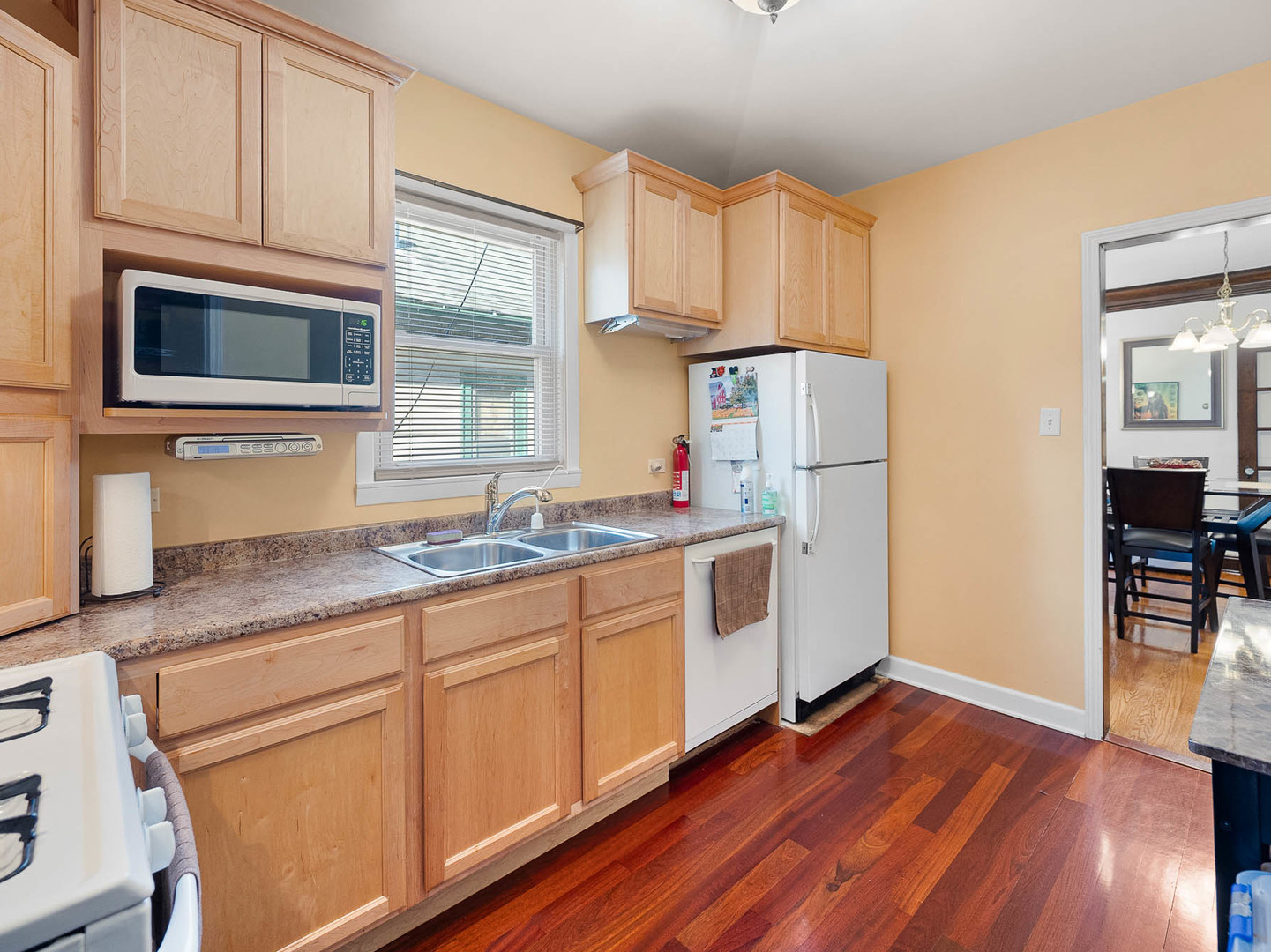 2529 Collins Street Property Photo 5