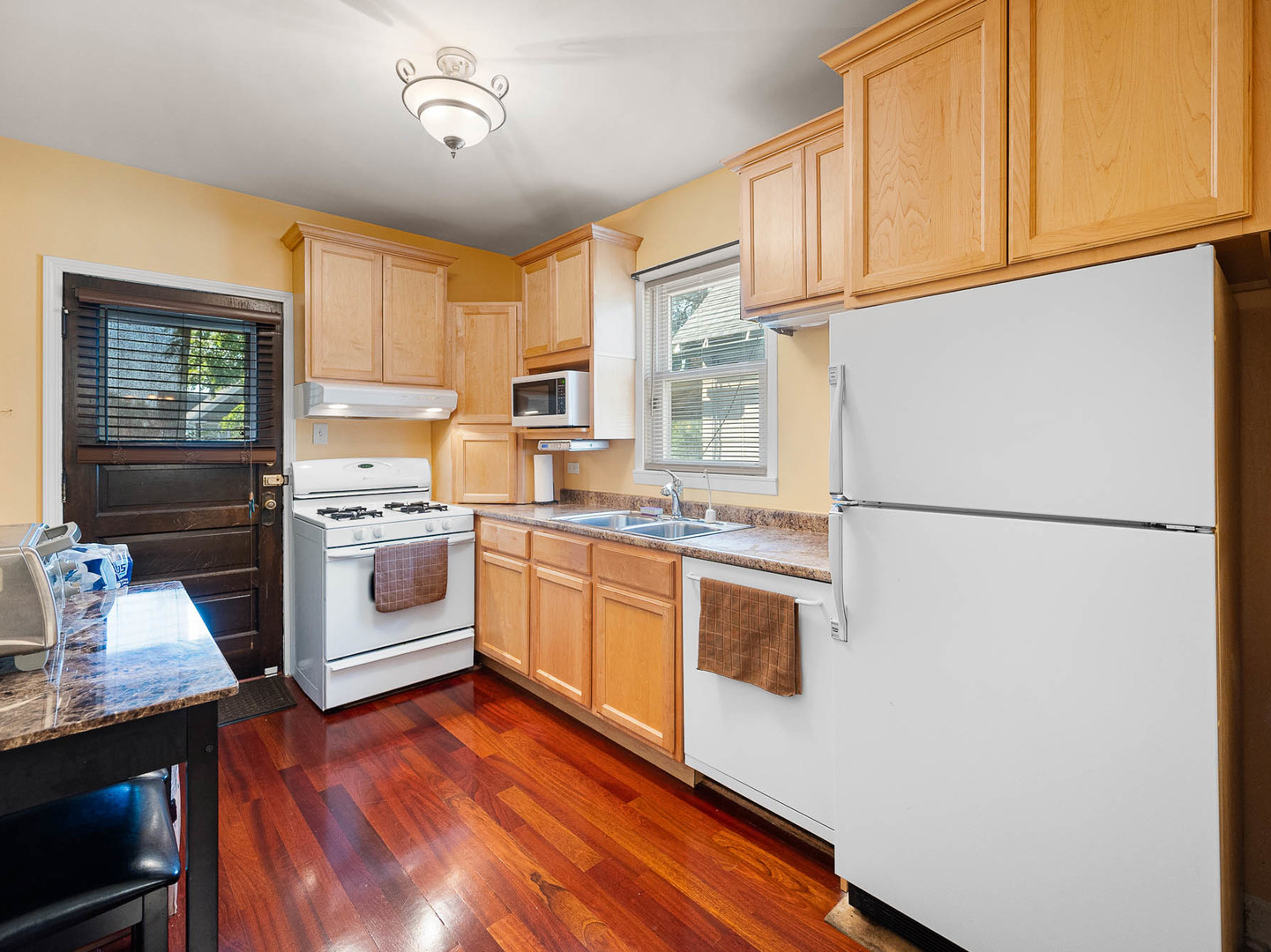 2529 Collins Street Property Photo 6