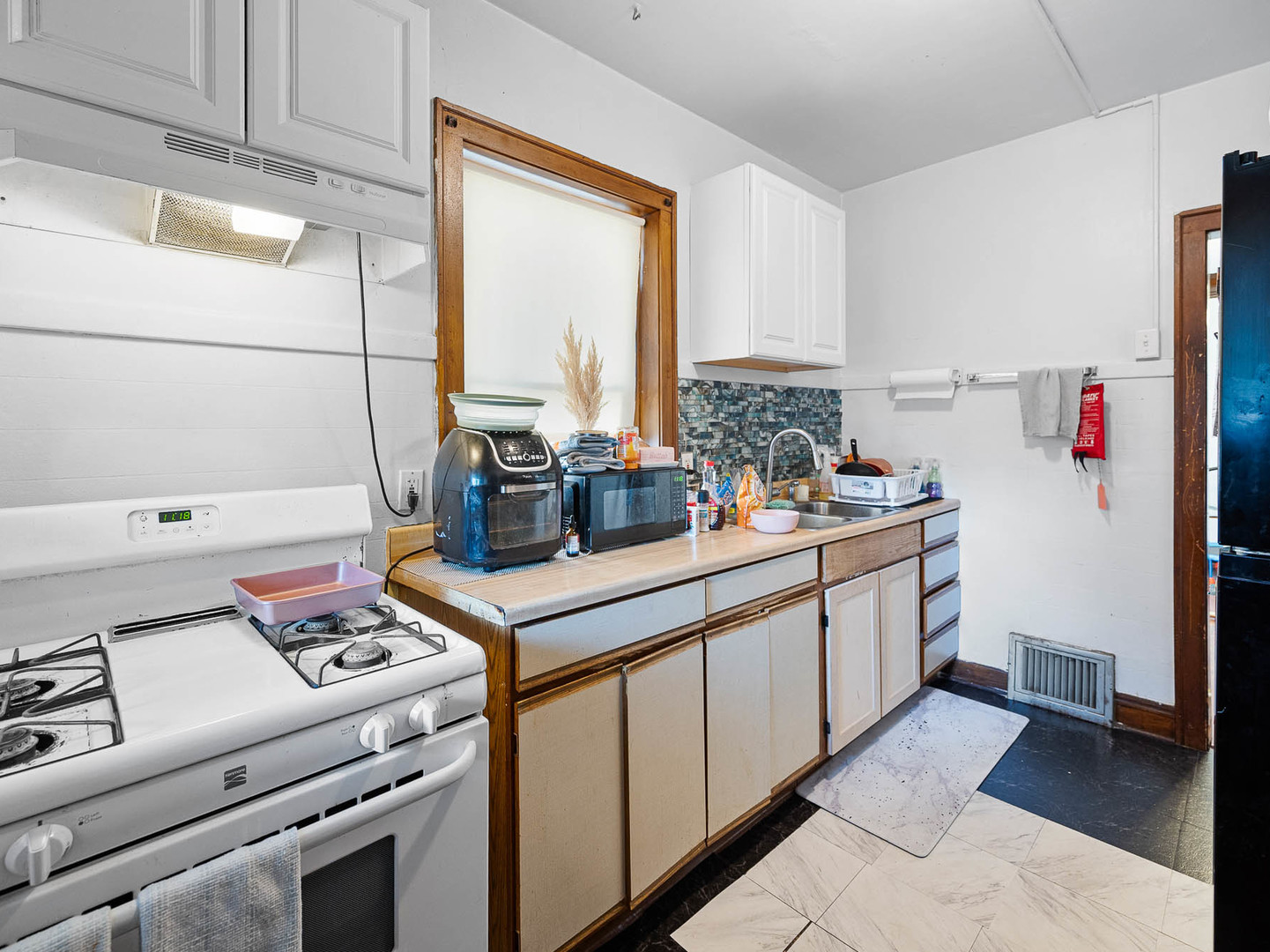 2529 Collins Street Property Photo 13