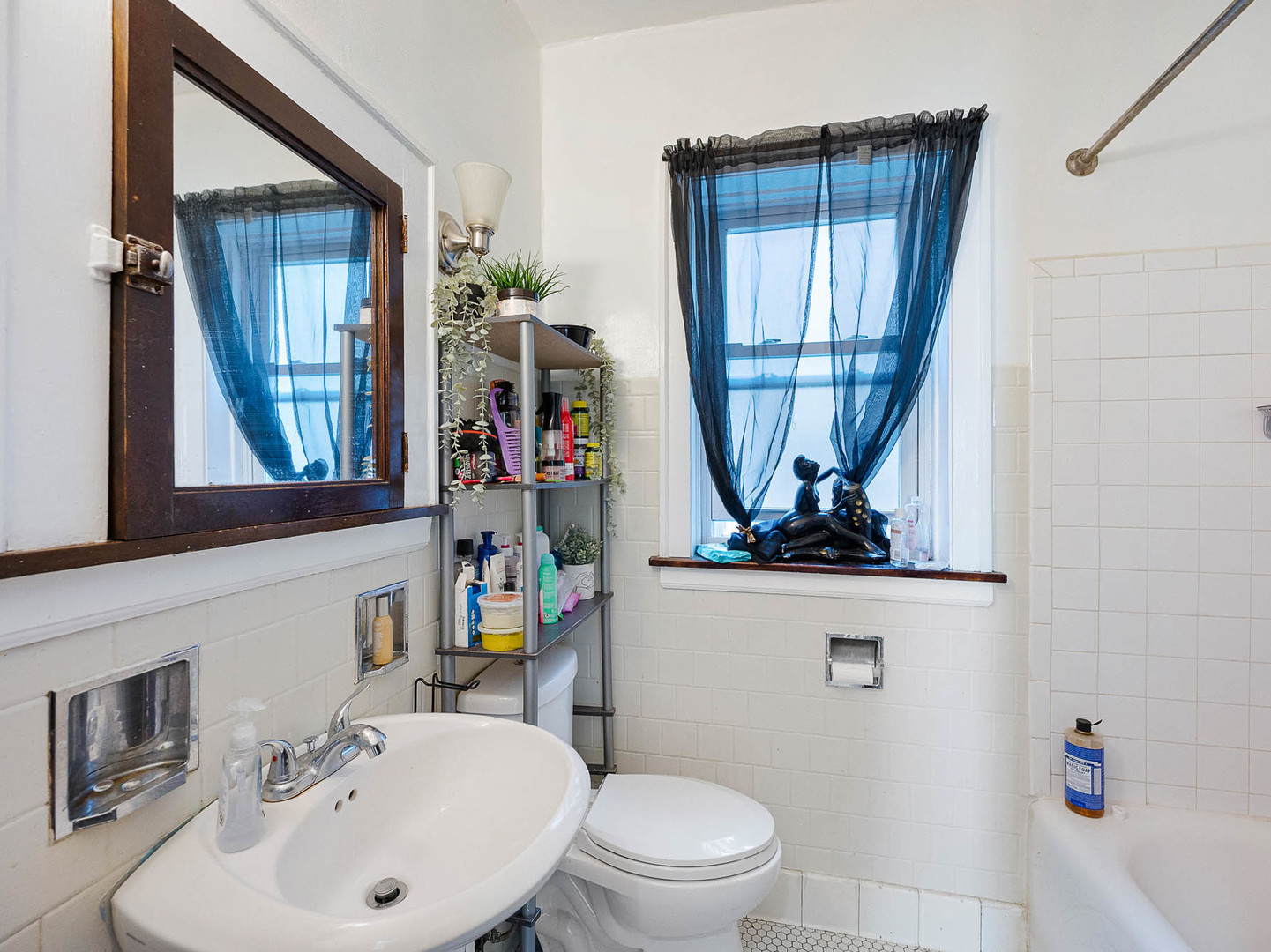 2529 Collins Street Property Photo 16