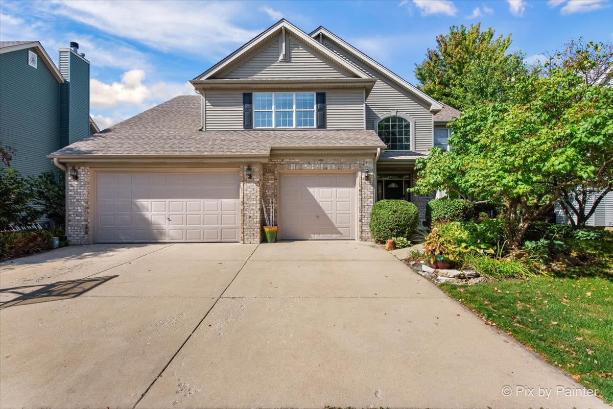 0n776 W Curtis Square Property Photo 1