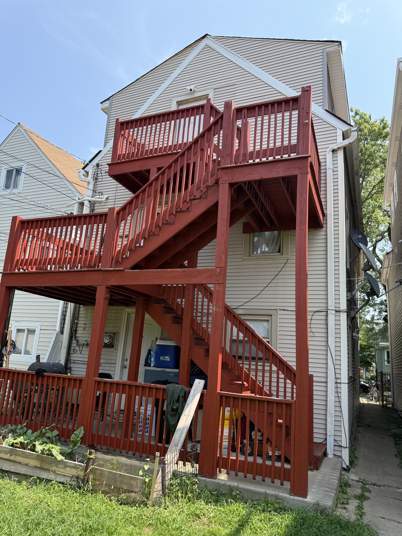 3120 N Saint Louis Avenue Property Photo 2