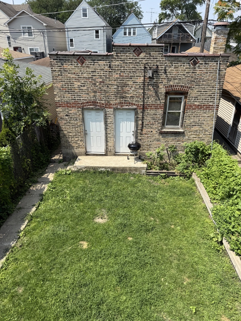 3120 N Saint Louis Avenue Property Photo 3