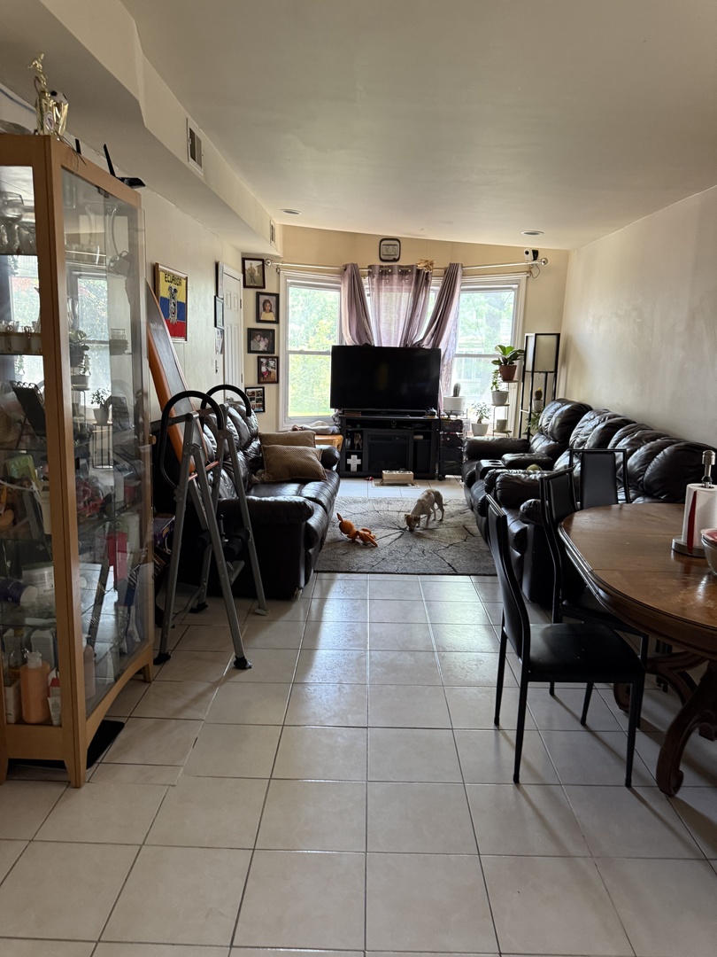 3120 N Saint Louis Avenue Property Photo 9