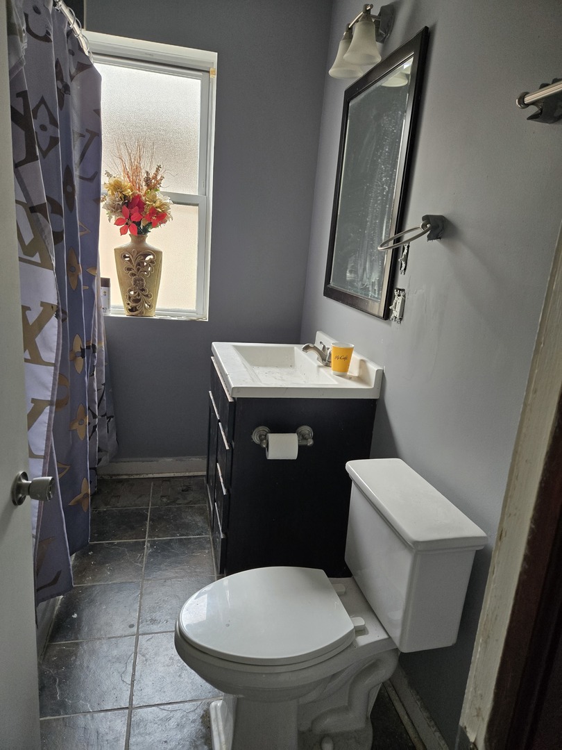 8041 S Justine Avenue Property Photo 4