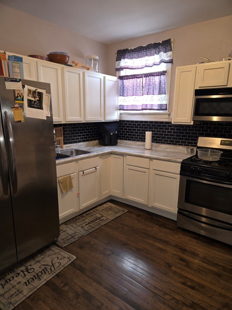 8041 S Justine Avenue Property Photo 6