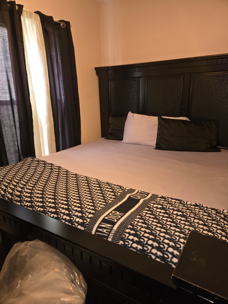 8041 S Justine Avenue Property Photo 9