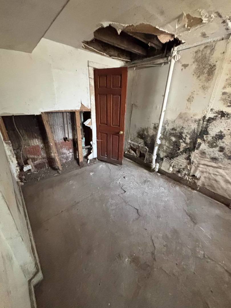 3316 W Maypole Avenue Property Photo 8