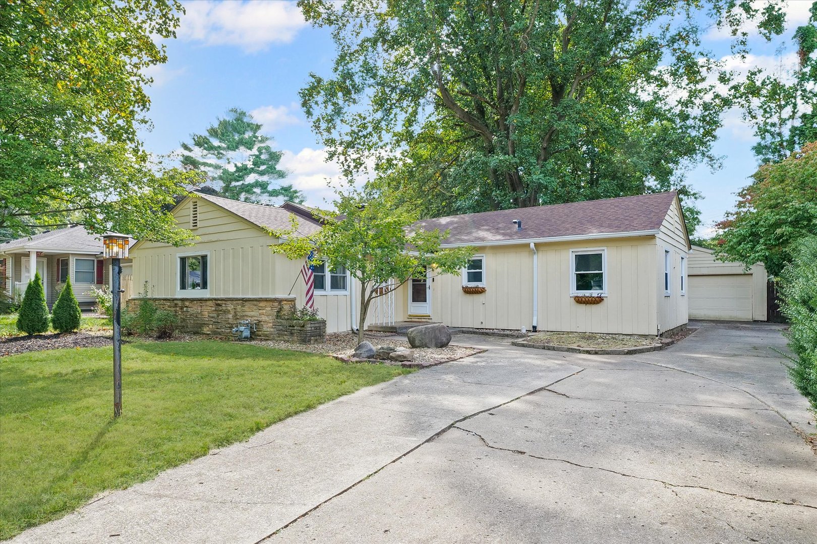 1607 Chevy Chase Drive Property Photo 1