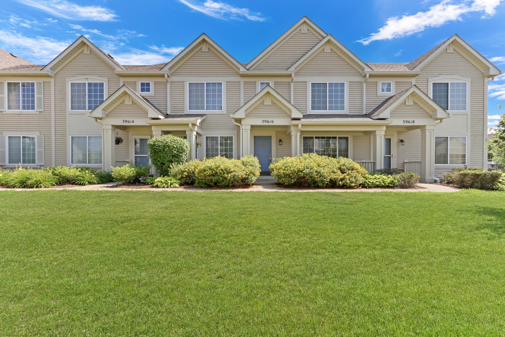 39616 N Warren Lane Property Photo 1