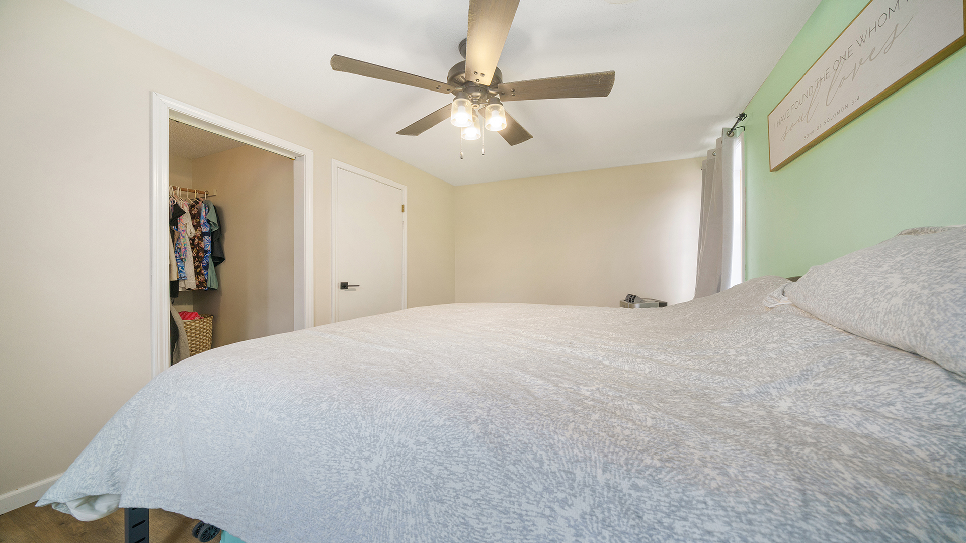 110 E Dixon Street Property Photo 18