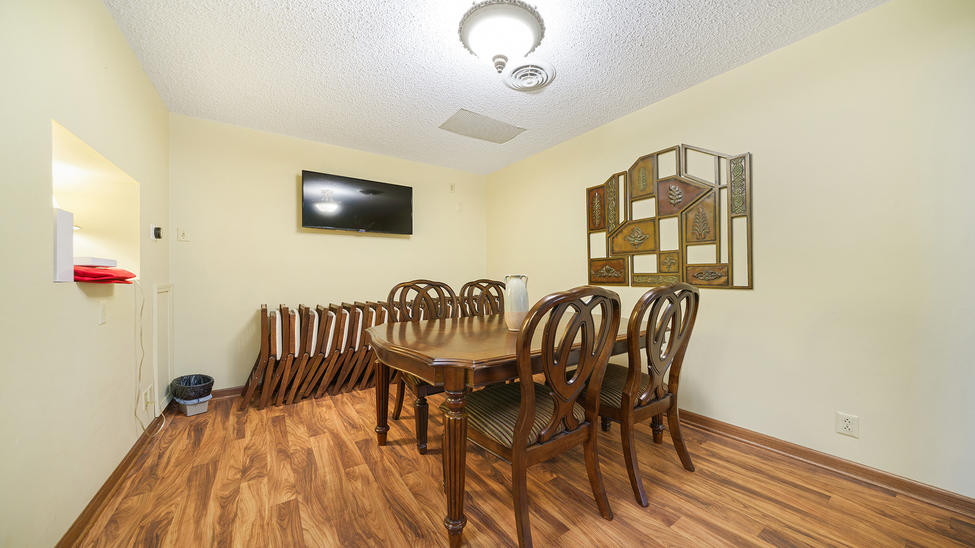 110 E Dixon Street Property Photo 22
