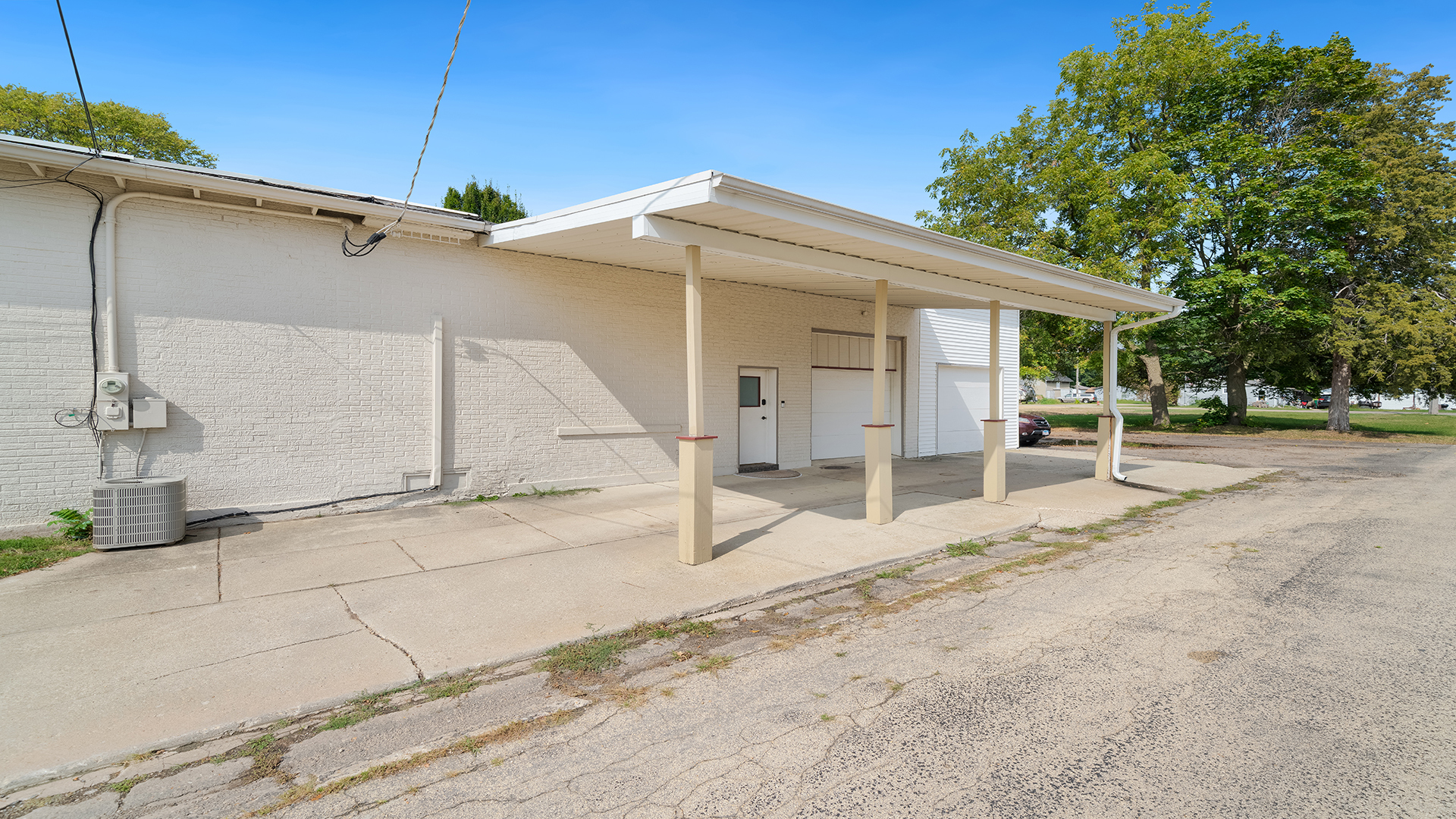 110 E Dixon Street Property Photo 43