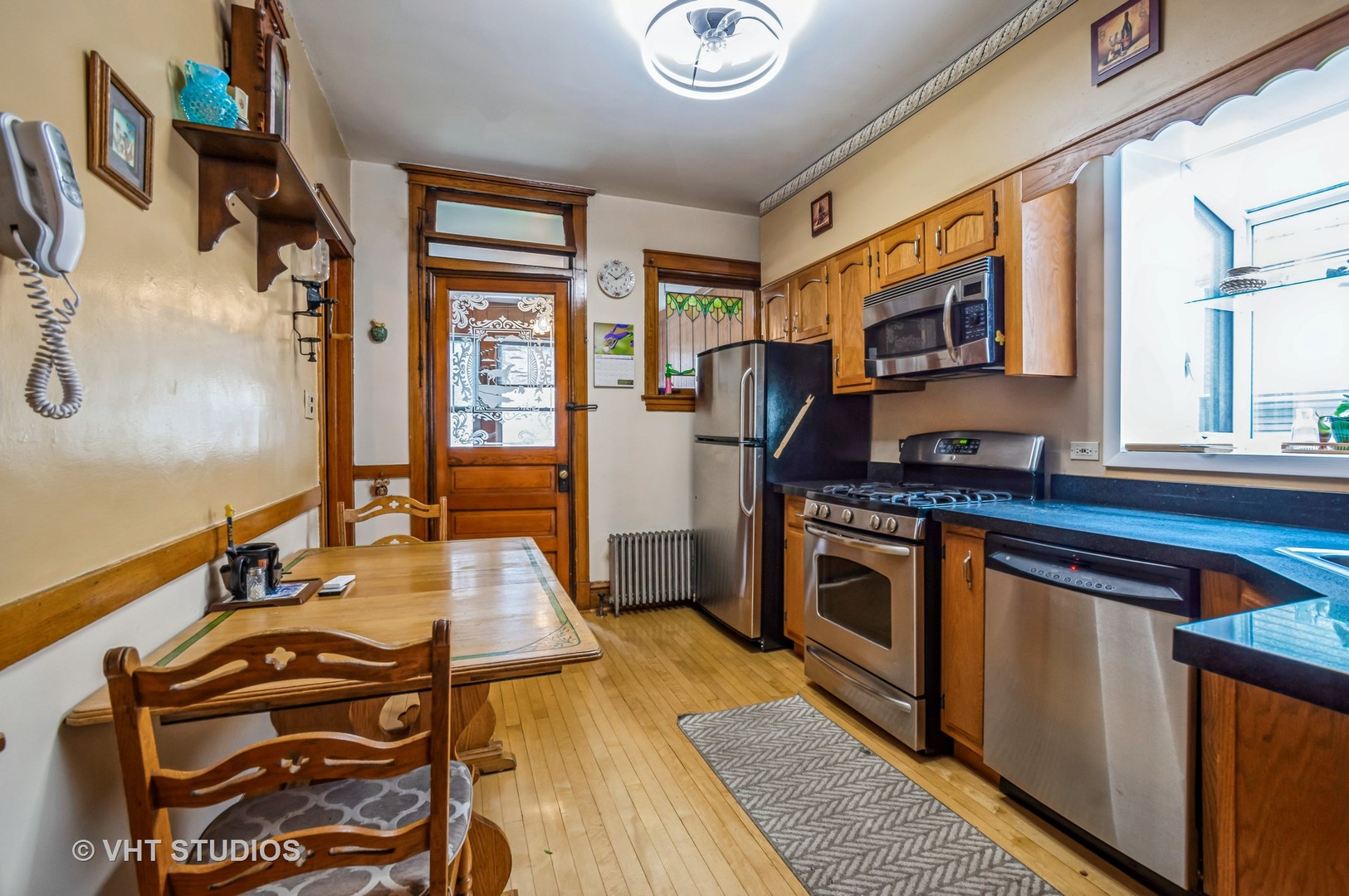 2302 W Addison Street Property Photo 6